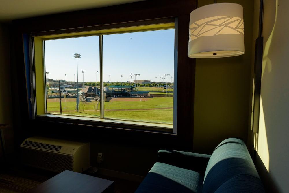 Holiday Inn Express & Suites Mckinney - Frisco East By Ihg Ngoại thất bức ảnh