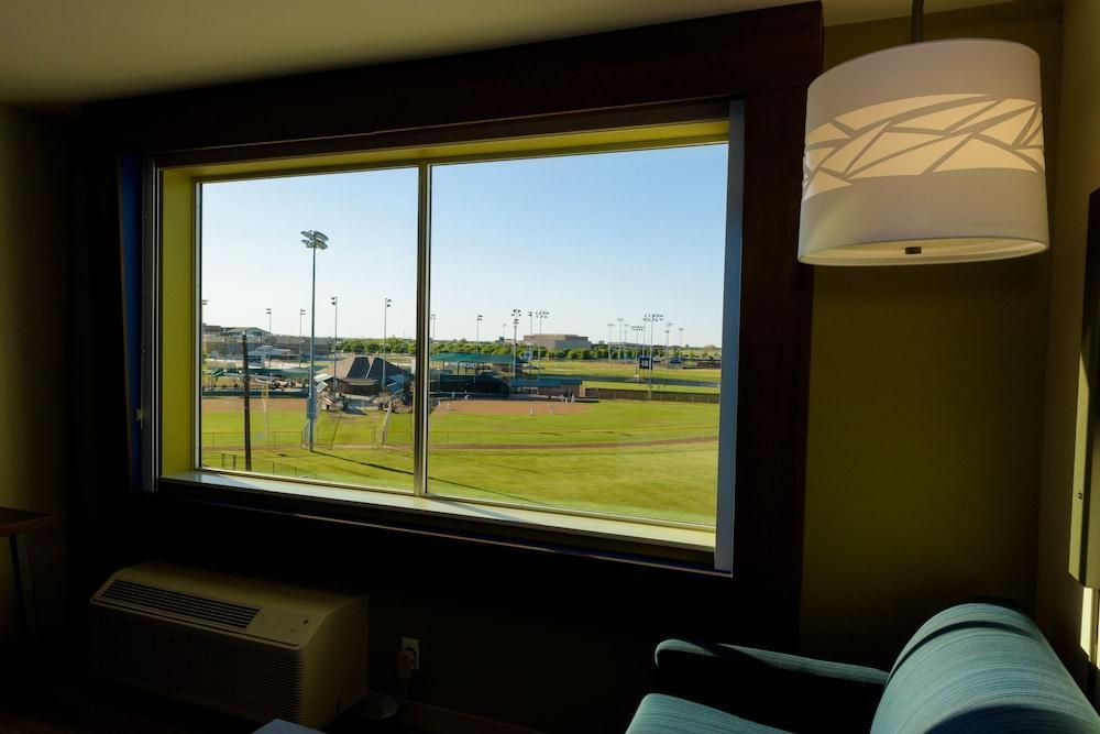 Holiday Inn Express & Suites Mckinney - Frisco East By Ihg Ngoại thất bức ảnh